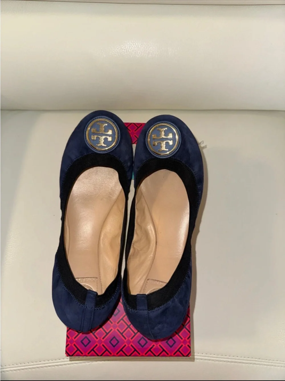 TORY BURCH NAVY SUEDE ROUND TOE LOGO BALLET FLATS
